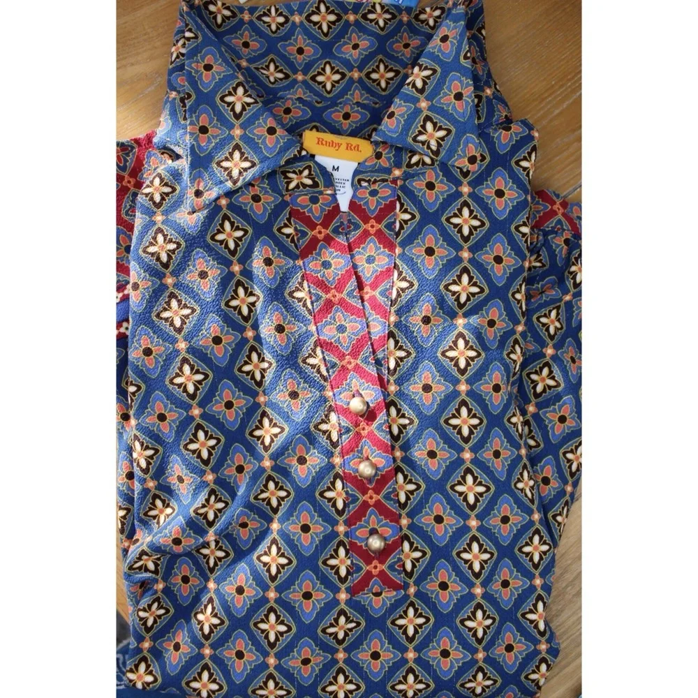 Vintage 70s Retro Print Collar and Button Loose fitting Top Medium Large Ruby - Picture 9 of 9